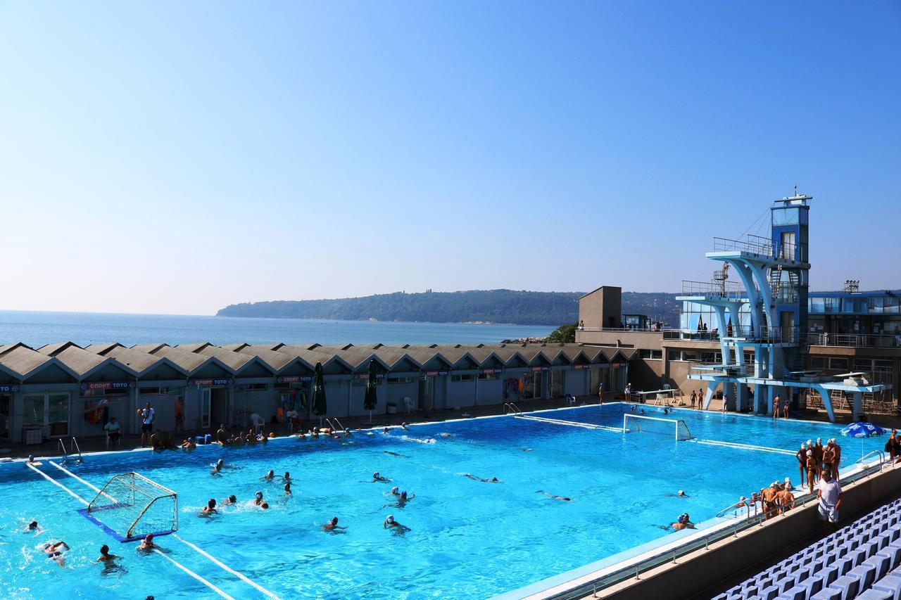 Sea Port Celebrity Apartment - Lets4Holiday 바르나 외부 사진